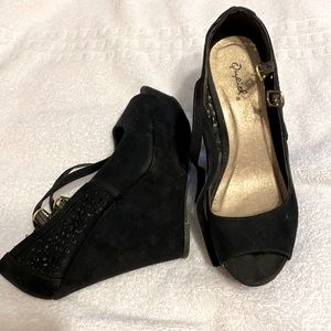 Black wedge heels